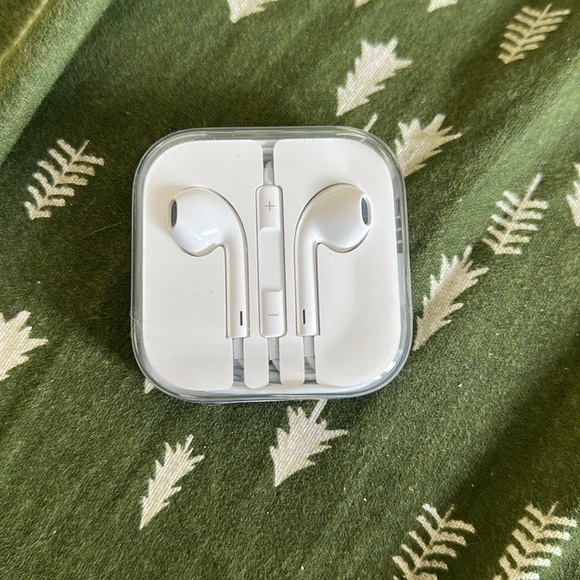 Apple Headphones with Jack - Picture 1 of 3